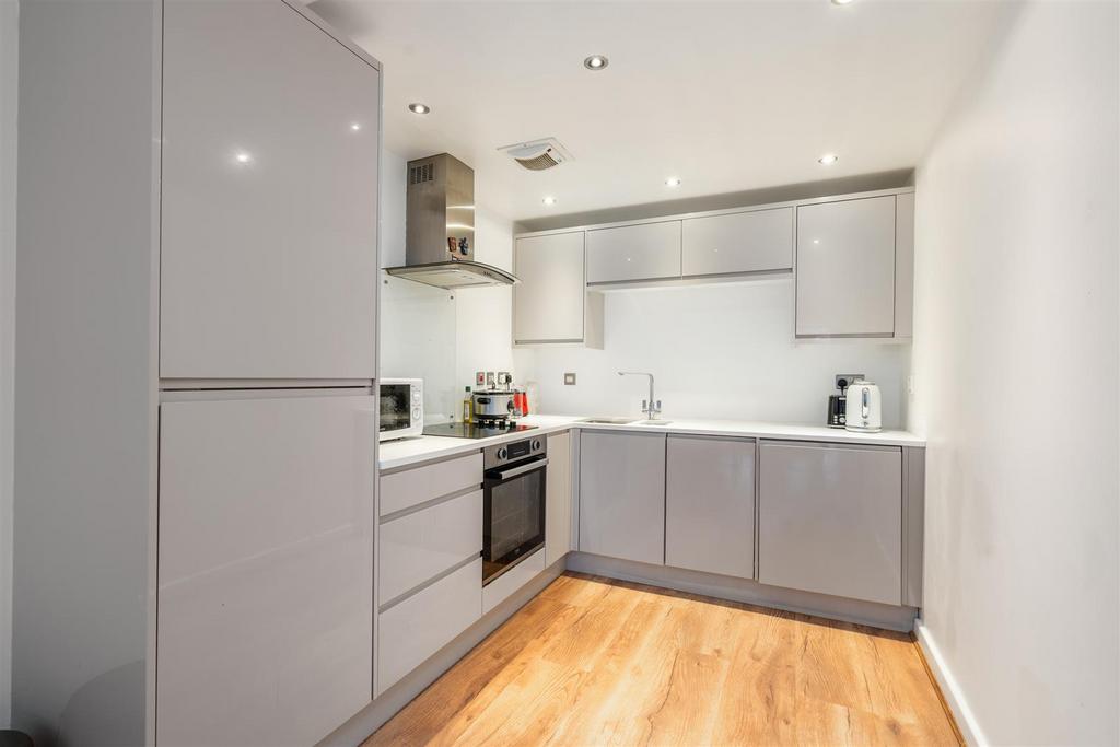 Apartment 9, 8 Rea Place 3.jpg