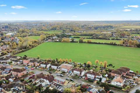 4 bedroom semi-detached house for sale, Loudwater Road, Sunbury-on-thames TW16