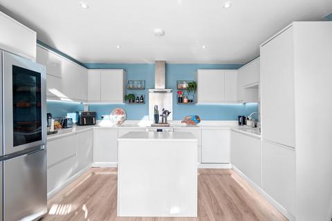4 bedroom semi-detached house for sale, Loudwater Road, Sunbury-on-thames TW16