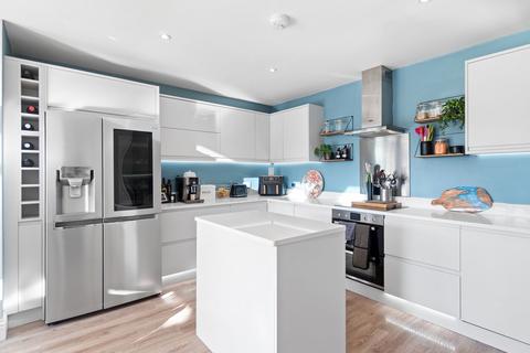 4 bedroom semi-detached house for sale, Loudwater Road, Sunbury-on-thames TW16