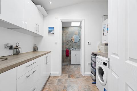 4 bedroom semi-detached house for sale, Loudwater Road, Sunbury-on-thames TW16