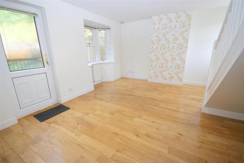 2 bedroom terraced house to rent, The Green, Huddersfield, HD2