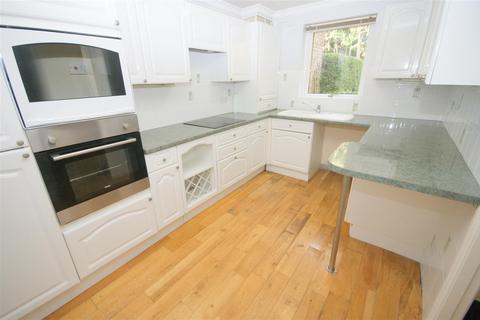 2 bedroom terraced house to rent, The Green, Huddersfield, HD2