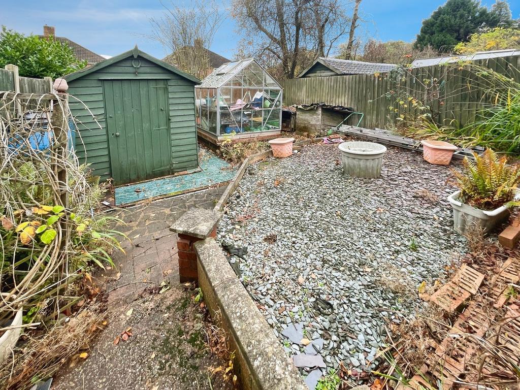 Shed and Greenhouse to rear