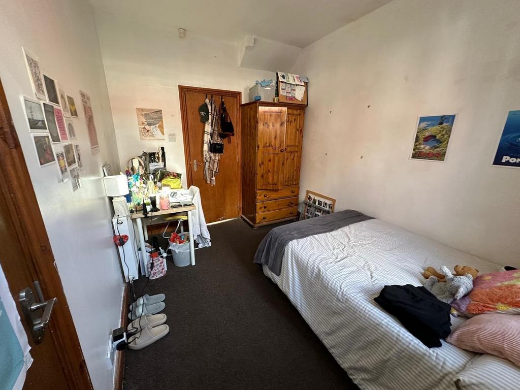 A cozy and welcoming bedroom featuring a single...