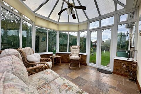 2 bedroom semi-detached bungalow for sale, Kevin Close, Billericay CM11