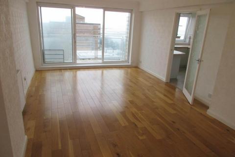 3 bedroom flat to rent, Tower Court, Westcliff Parade, Westcliff On Sea