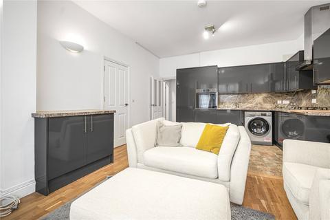 3 bedroom flat to rent, Montana Road, London, SW17