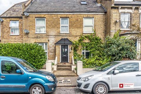 3 bedroom flat to rent, Walsingham Road, Clapton,London, E5