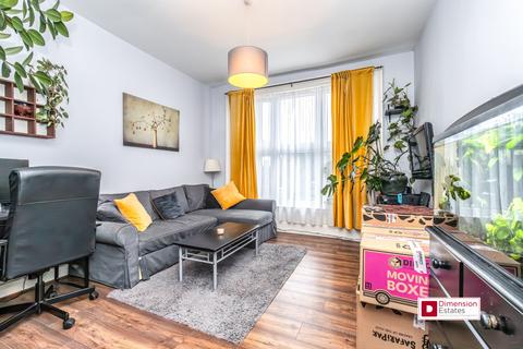 3 bedroom flat to rent, Walsingham Road, Clapton,London, E5