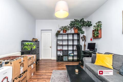 3 bedroom flat to rent, Walsingham Road, Clapton,London, E5