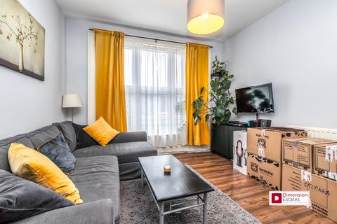 3 bedroom flat to rent, Walsingham Road, Clapton,London, E5