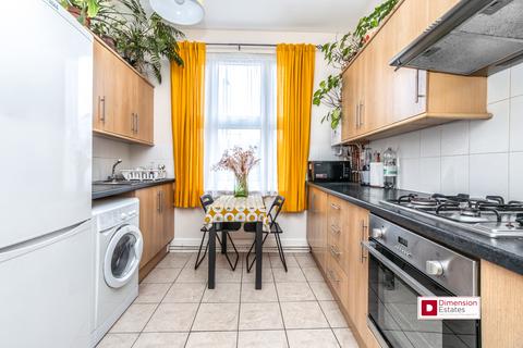 3 bedroom flat to rent, Walsingham Road, Clapton,London, E5