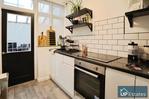 3 bedroom terraced house to rent, Beake Avenue, Coventry