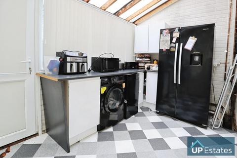 3 bedroom terraced house to rent, Beake Avenue, Coventry