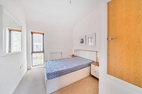 2 bedroom end of terrace house to rent, Leverton Close, Wood Green, London, N22