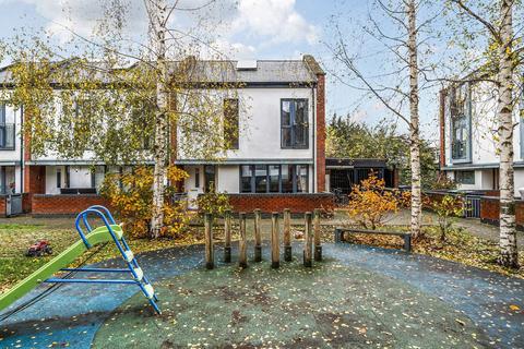 2 bedroom end of terrace house to rent, Leverton Close, Wood Green, London, N22
