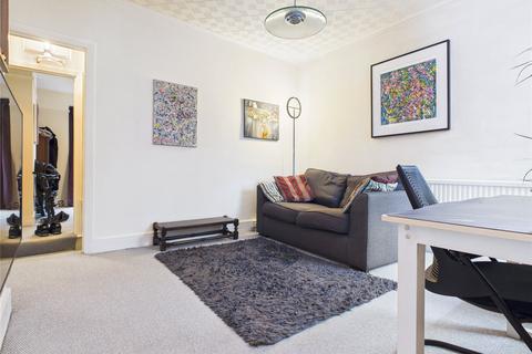 1 bedroom flat for sale, Foxenden Road, Surrey GU1