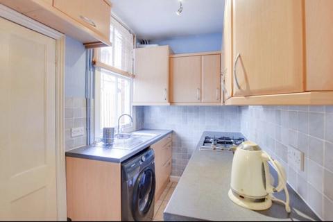 2 bedroom terraced house to rent, Avenue Road Extension, Leicester, LE2