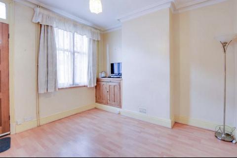 2 bedroom terraced house to rent, Avenue Road Extension, Leicester, LE2