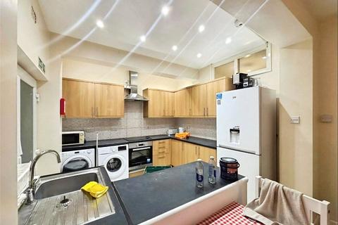 5 bedroom end of terrace house to rent, Harborough Road, Hampshire SO15