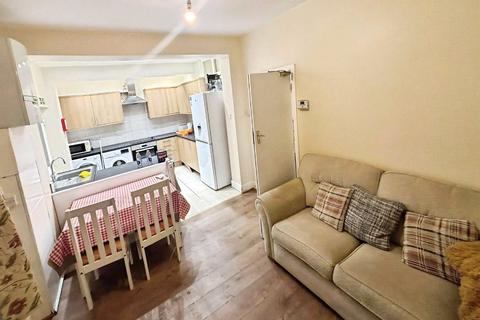 5 bedroom end of terrace house to rent, Harborough Road, Hampshire SO15