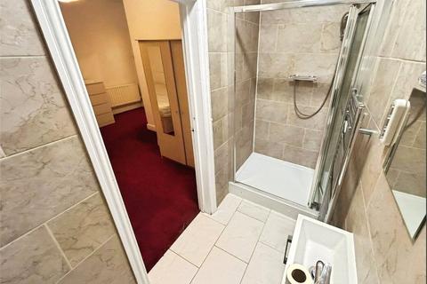 5 bedroom end of terrace house to rent, Harborough Road, Hampshire SO15