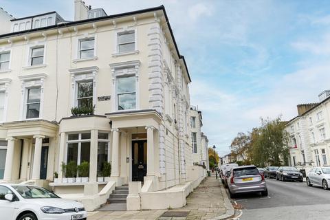 3 bedroom flat to rent, Lancaster Drive, London, NW3