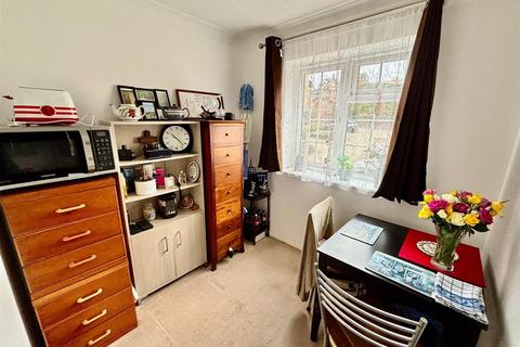 undefined, Fairway Heights, Surrey GU15