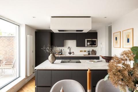 3 bedroom apartment for sale, Rosebery Court