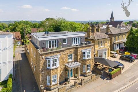 2 bedroom penthouse to rent, High Road, Woodford Green IG8