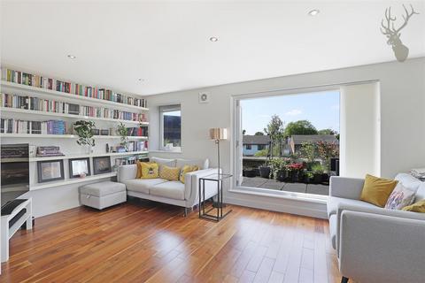 2 bedroom penthouse to rent, High Road, Woodford Green IG8