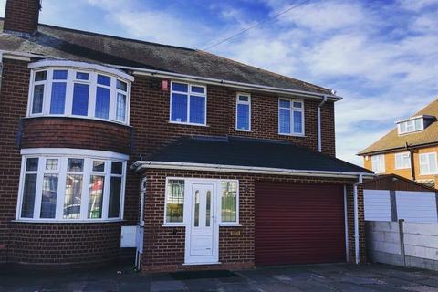 1 bedroom in a house share to rent - Dudley DY2