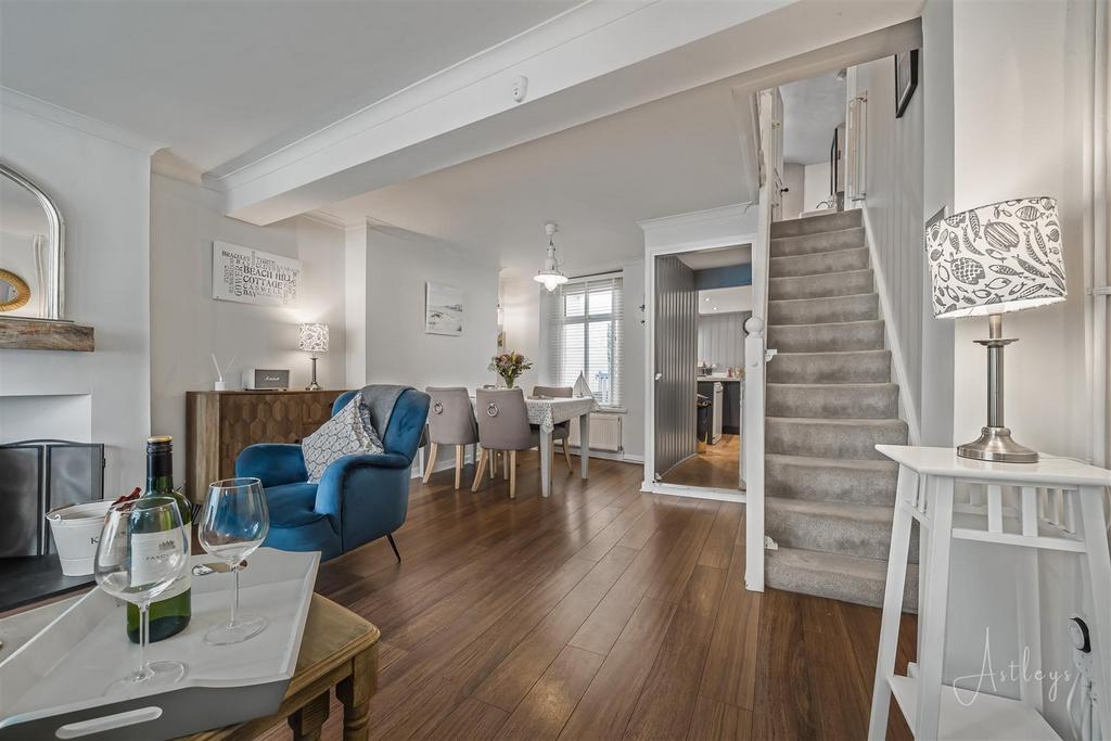 Lounge/Dining Room