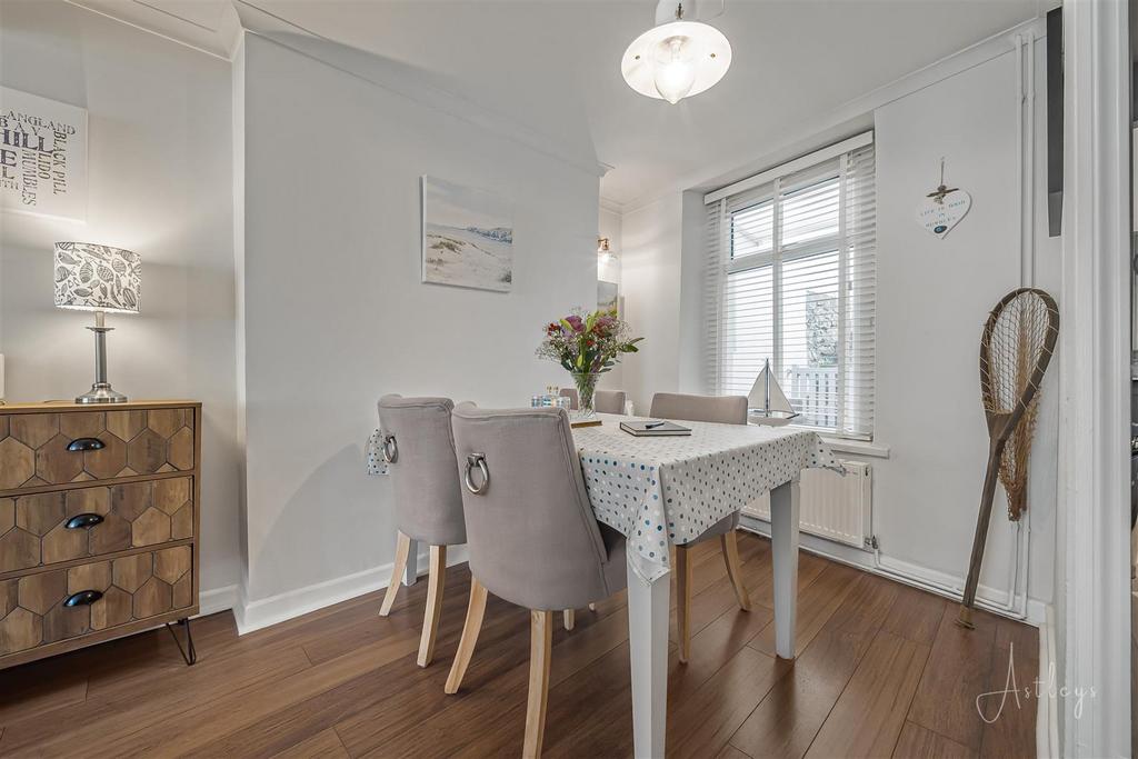 Lounge/Dining Room