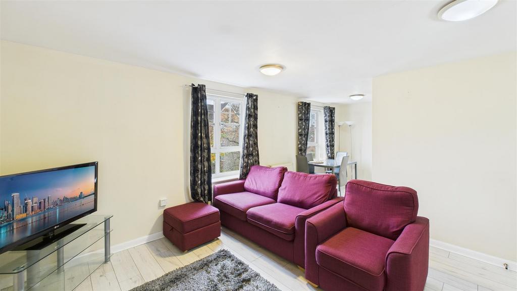 Lounge/Dining Area