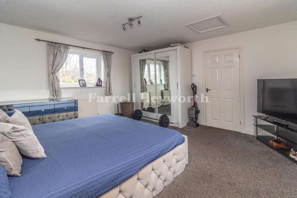 Bedroom 1 image 2