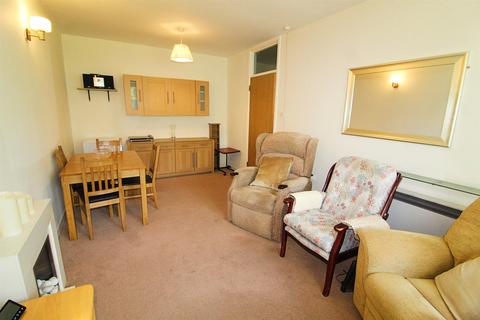 2 bedroom retirement property for sale, Potters Lane, Barnet EN5