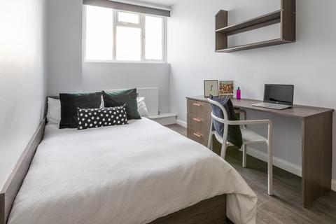 3 bedroom flat to rent,  Hyde Park Road, Leeds LS6