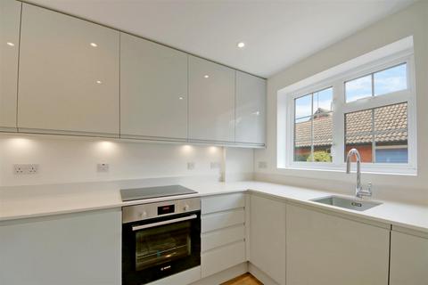 undefined, Athlone Close, Radlett WD7