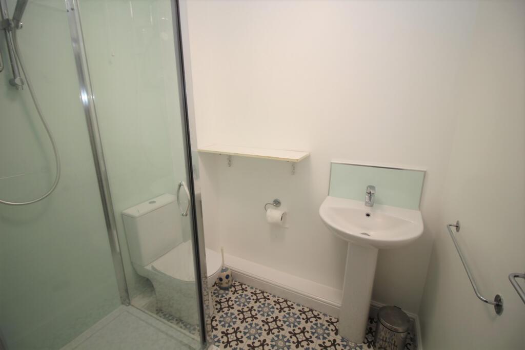 Apartment in Salford - More
