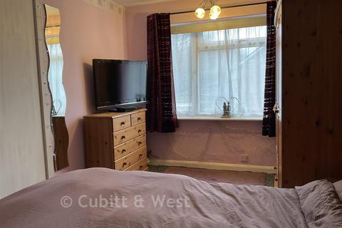 2 bedroom flat for sale, Fernside, East Grinstead RH19