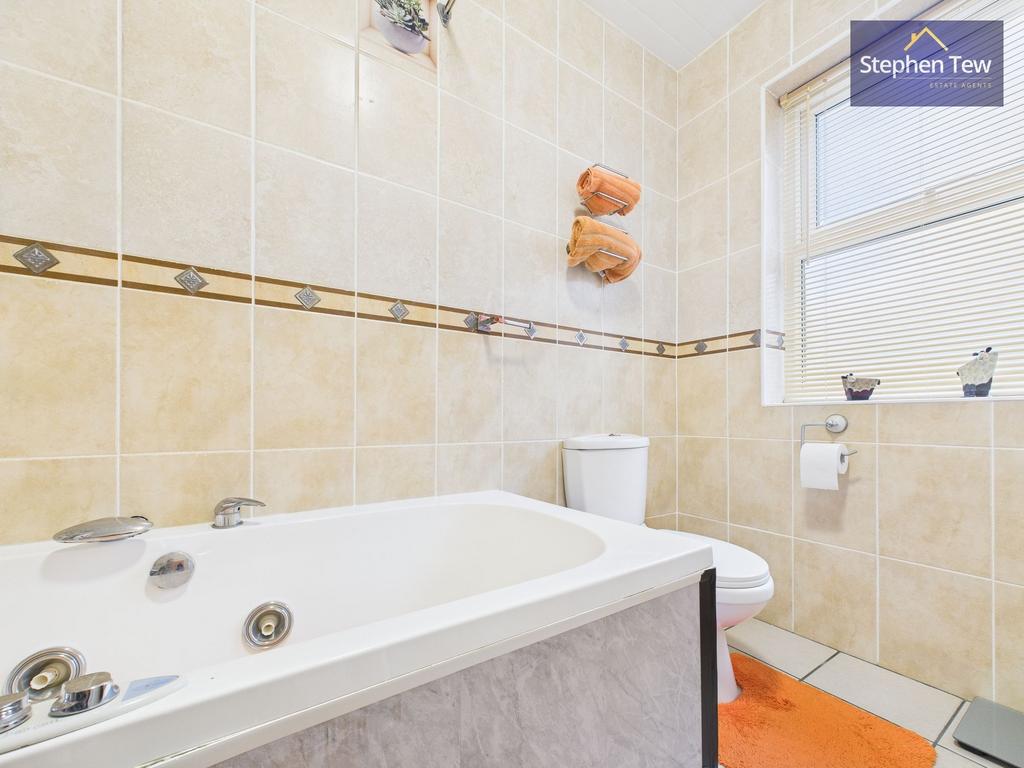 Flat 1 Bathroom
