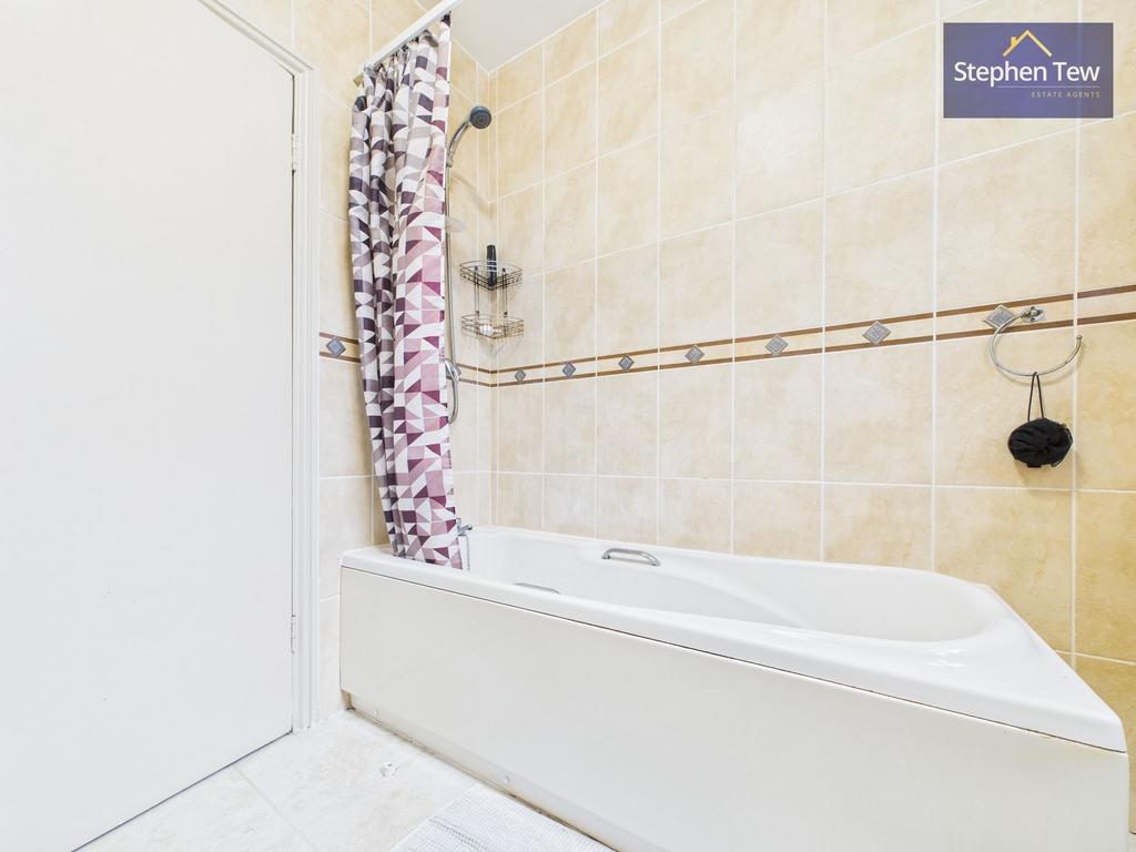 Flat 2 Bathroom
