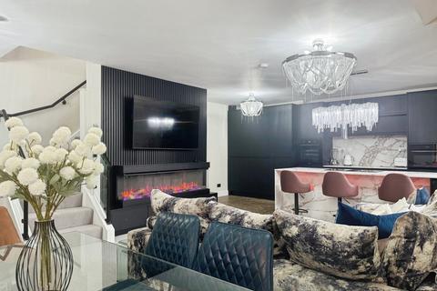 3 bedroom flat to rent, Wilmslow Road, Didsbury, Manchester, M20