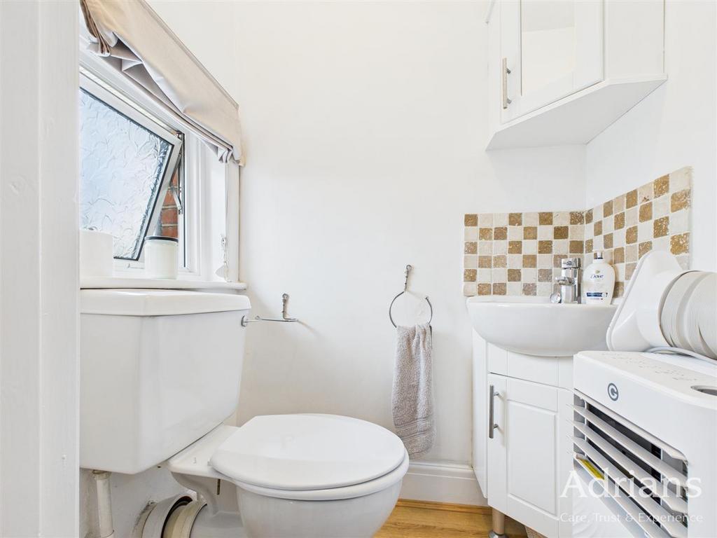 En suite cloakroom
