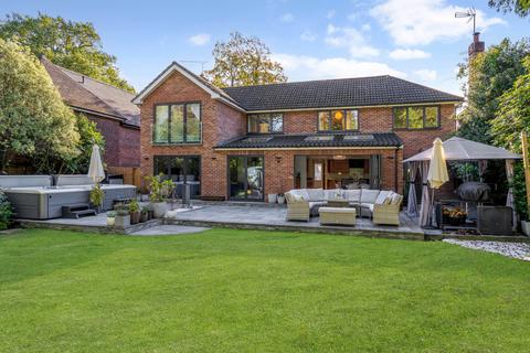 undefined, Blackwood Close West Byfleet, Surrey, KT14 6PP