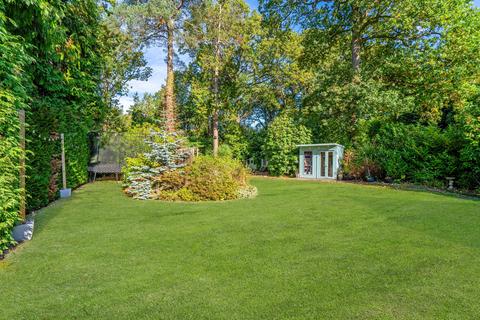 undefined, Blackwood Close West Byfleet, Surrey, KT14 6PP