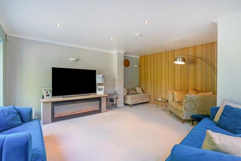 undefined, Blackwood Close West Byfleet, Surrey, KT14 6PP