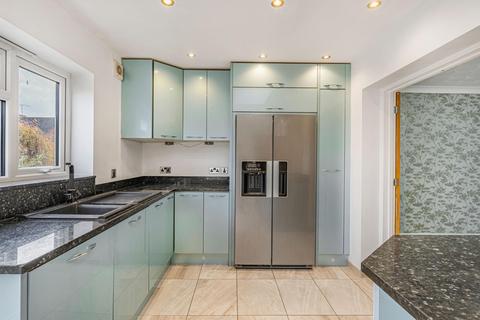 3 bedroom semi-detached house to rent, Aintree Grove, Upminster, RM14